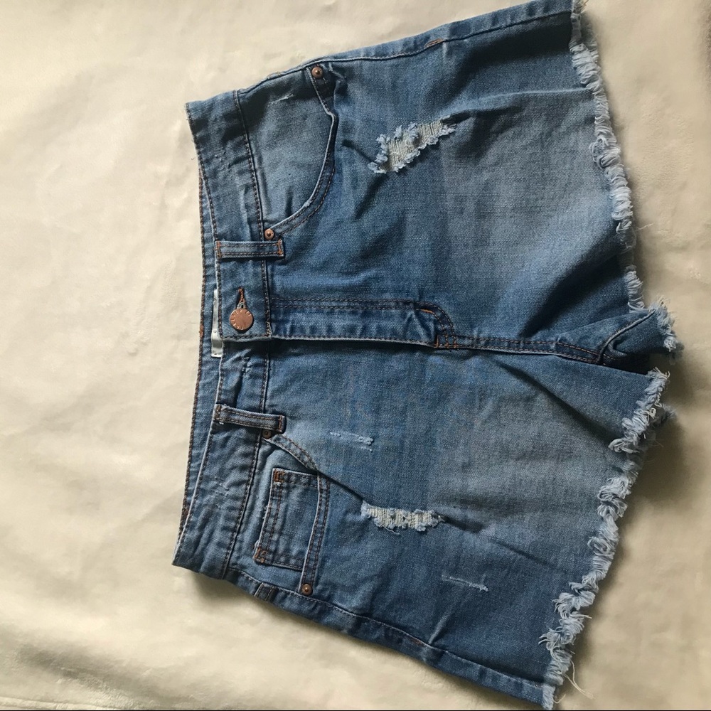 Medium washed shorts